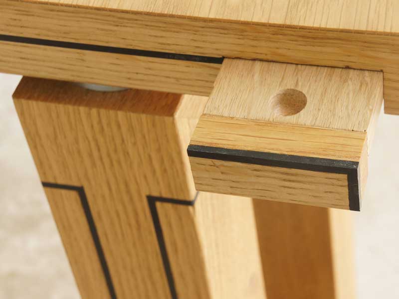 14-seater-extending-table oak and ebony detail