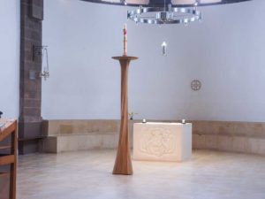 Paschal candle holder in oak - Church Furniture for Easter - Dovetailors