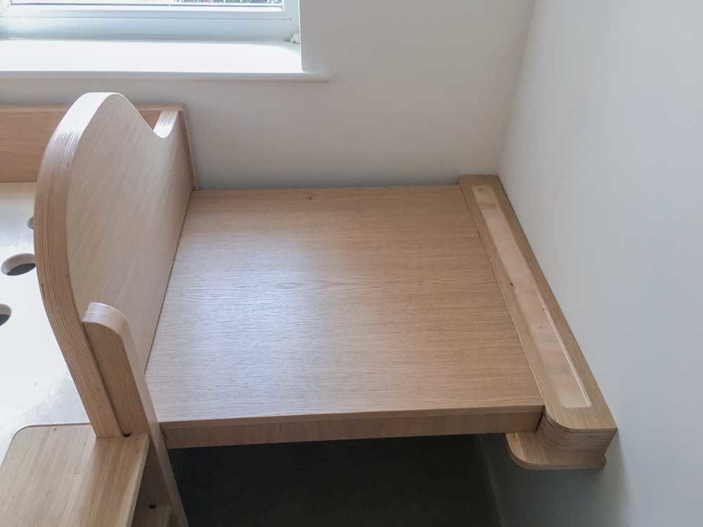 Small-bedrooms-cabin-bed-with-pull-out-desk
